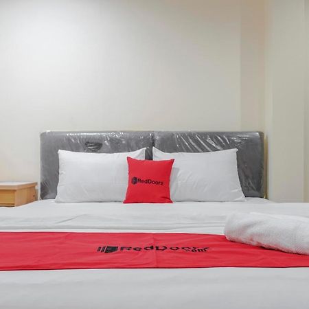 Reddoorz @ Jalan Biak Roxy Jakarta Buitenkant foto