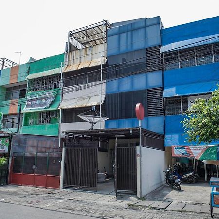 Reddoorz @ Jalan Biak Roxy Jakarta Buitenkant foto