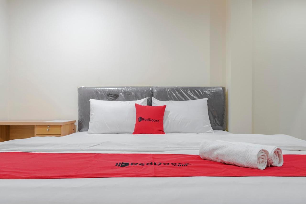 Reddoorz @ Jalan Biak Roxy Jakarta Buitenkant foto