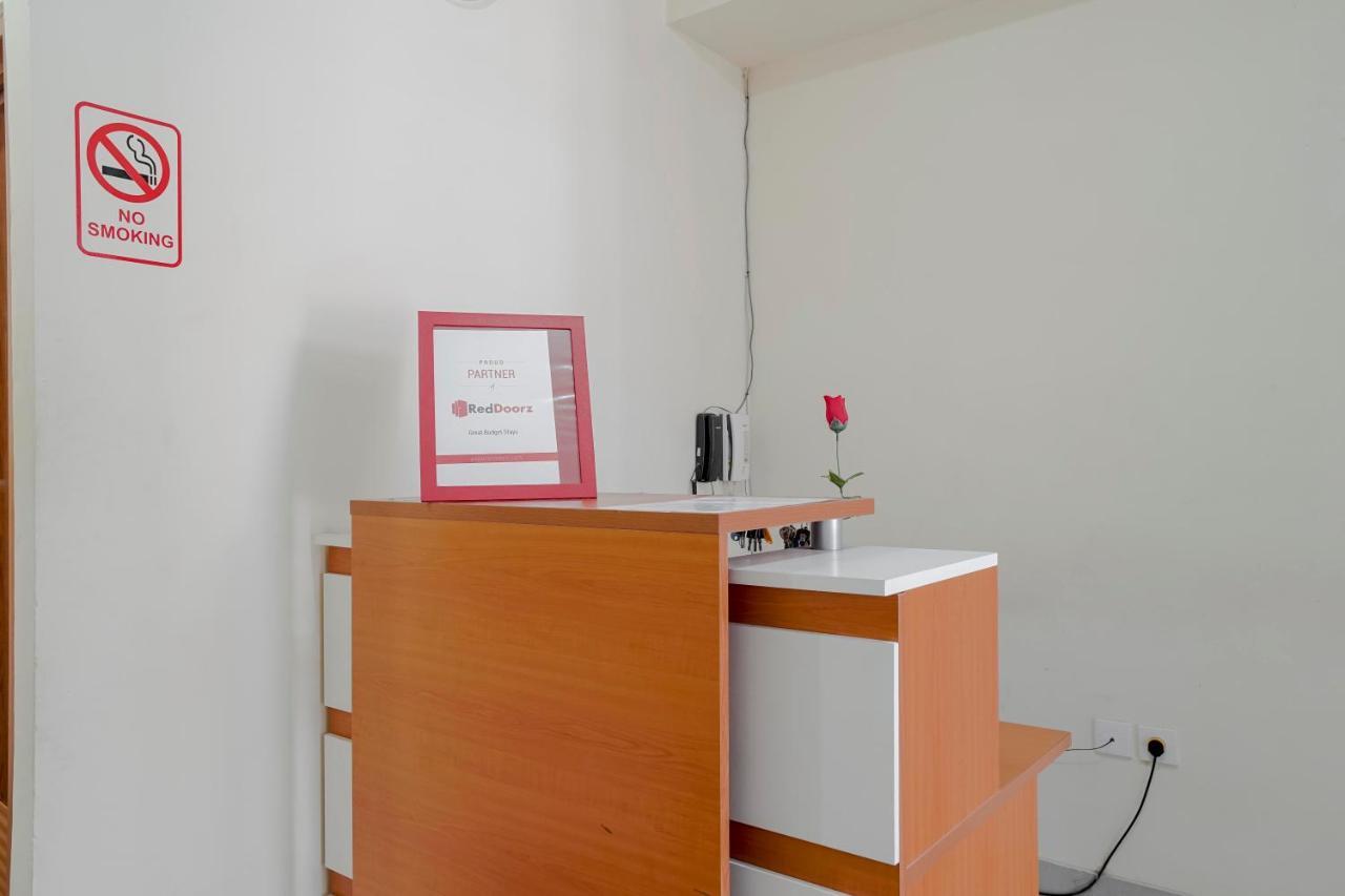 Reddoorz @ Jalan Biak Roxy Jakarta Buitenkant foto
