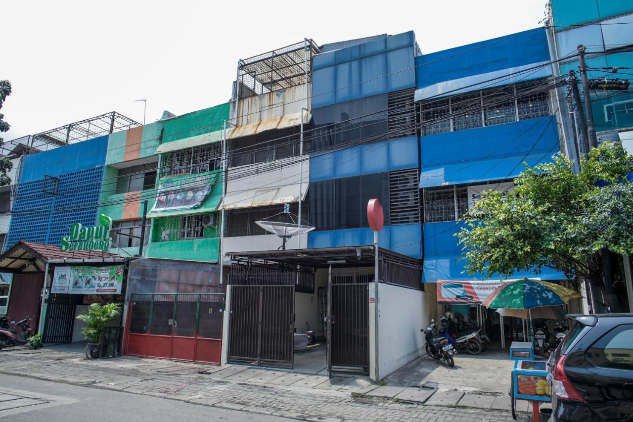 Reddoorz @ Jalan Biak Roxy Jakarta Buitenkant foto
