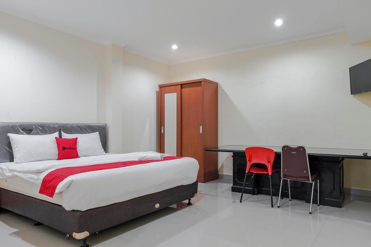 Reddoorz @ Jalan Biak Roxy Jakarta Buitenkant foto