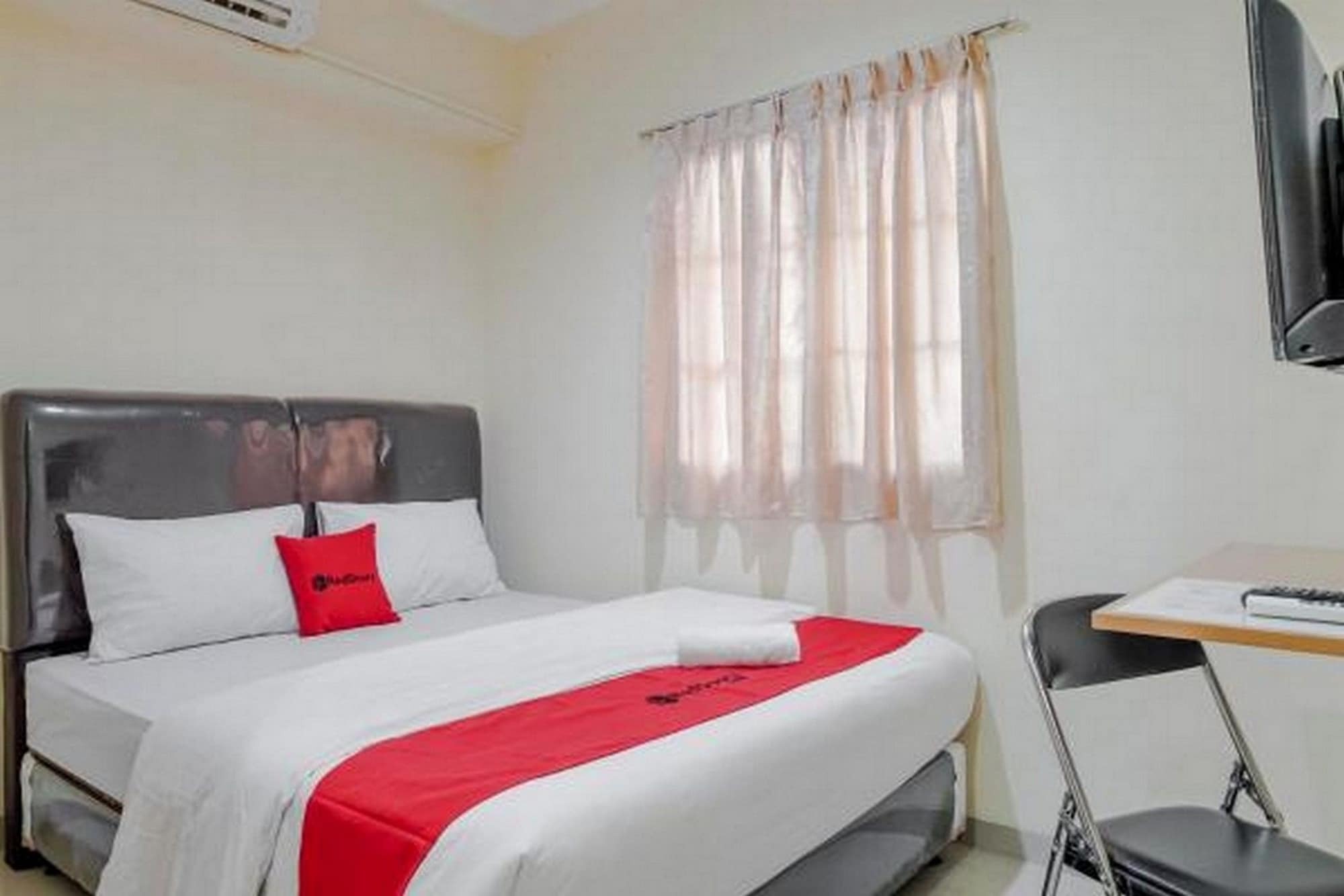 Reddoorz @ Jalan Biak Roxy Jakarta Buitenkant foto